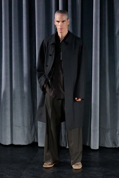 Look 3